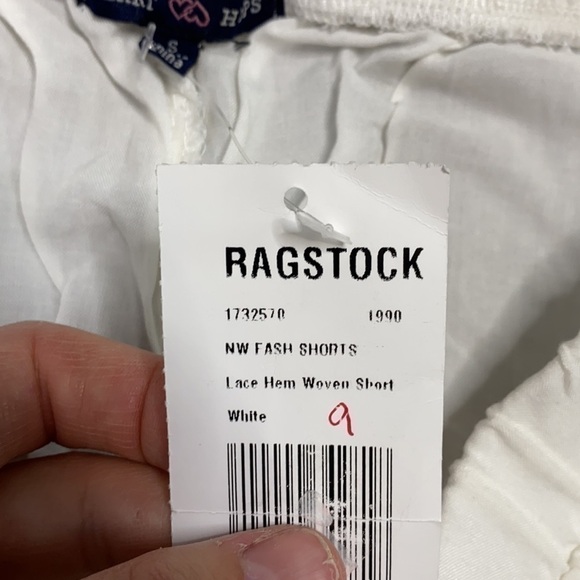 Heart Hips White Lace Hem Woven Shorts NWT - Picture 4 of 11